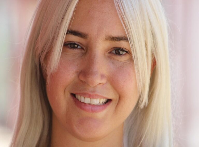 tatuajes en la pelvis pequeños para mujer